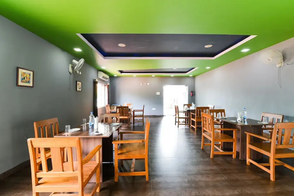 Green City Club by OYO Rooms