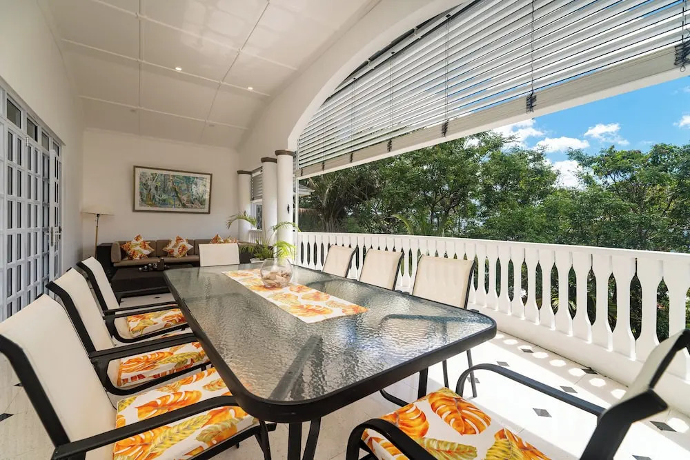 2 Bed Villa - Sleeps 4 - Pets - Pool - Garden