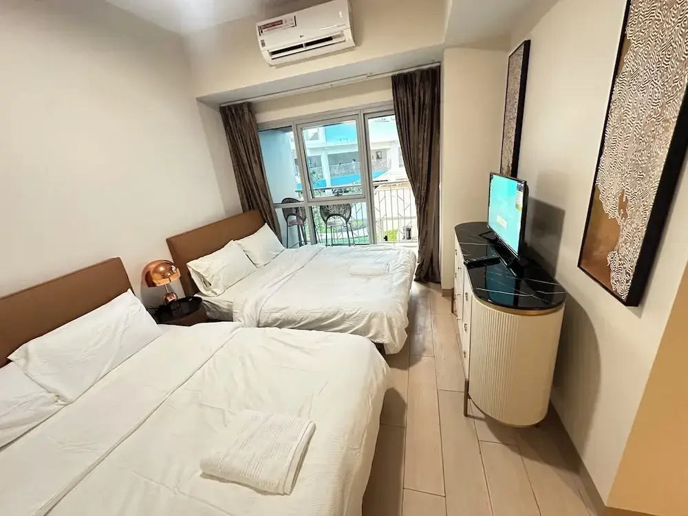 Luxury Penthouse & High-Floor Hotel near City of Dreams, Airport, Okada, and Solaire Casino