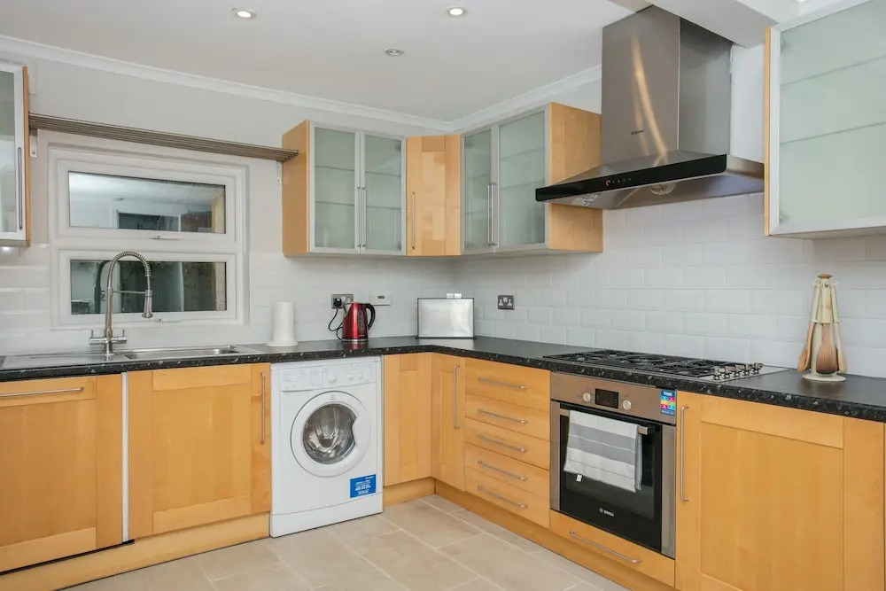 Modern 5 Bedroom House In Battersea