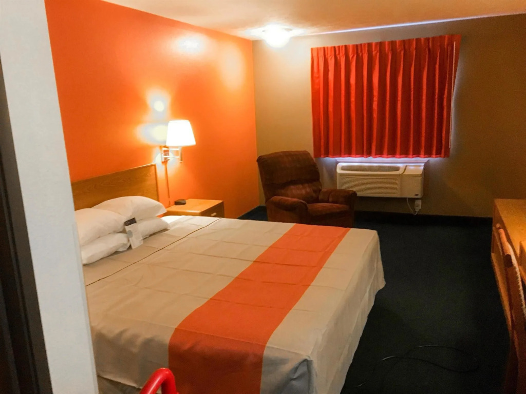 Motel 6-Saukville, WI