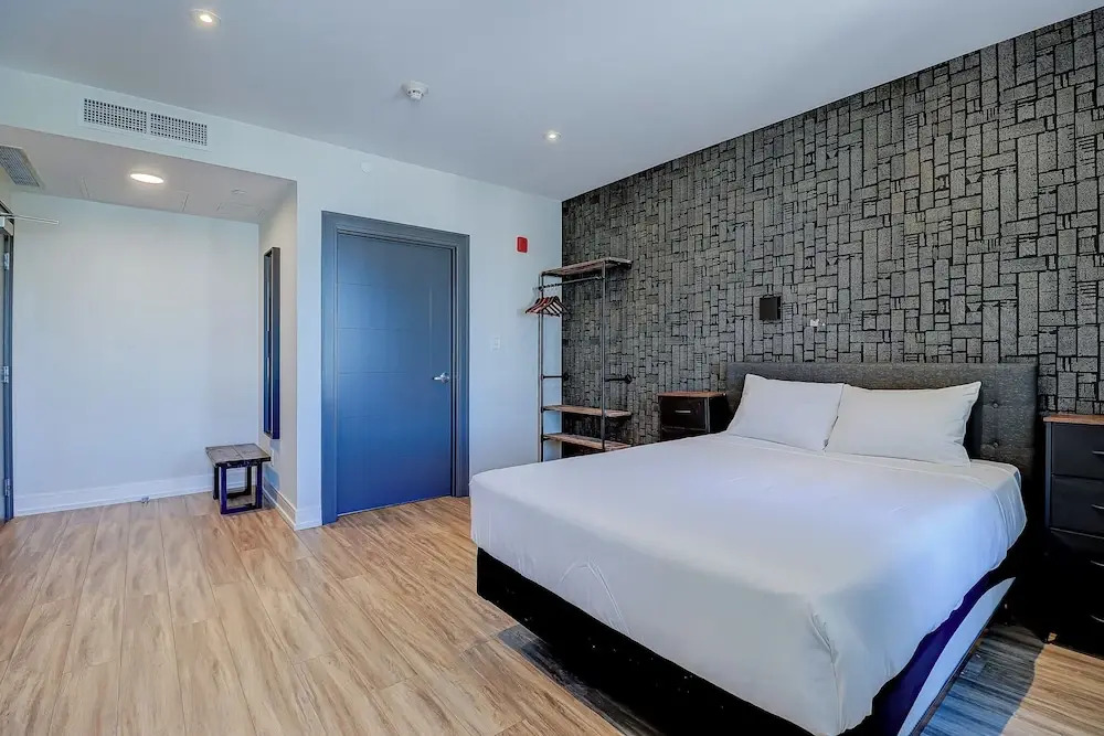 Dream Suites Near YYZ Airport