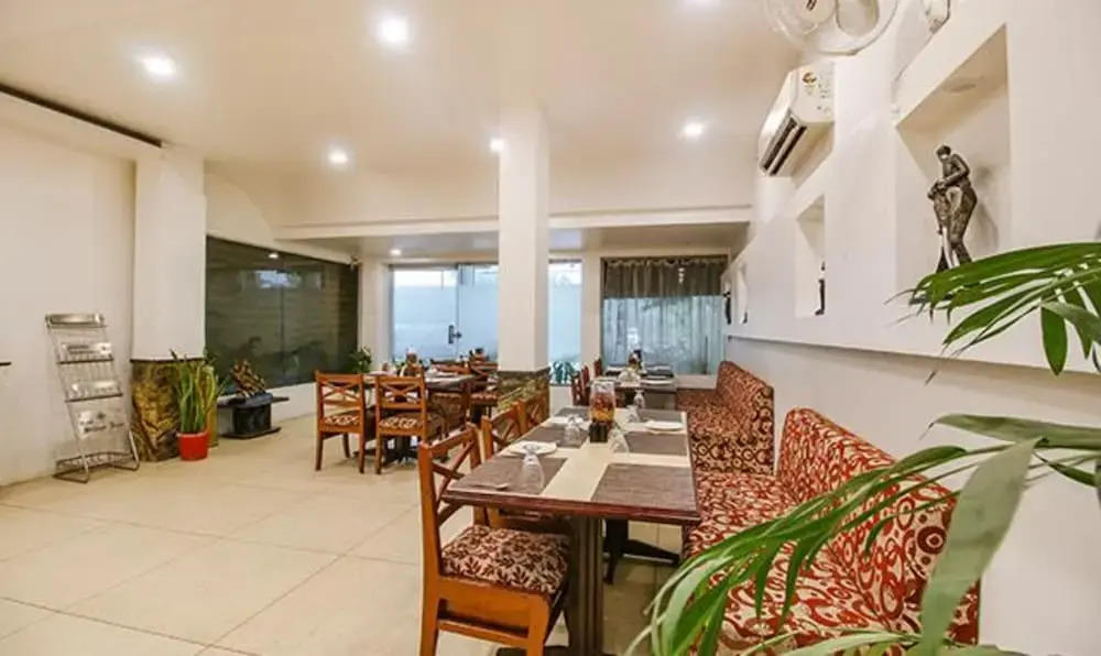FabHotel Silver Inn I - Near Prabhat Chauraha