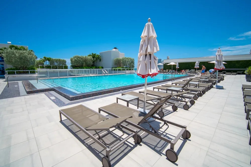 CH Deluxe Apartments  by MDR