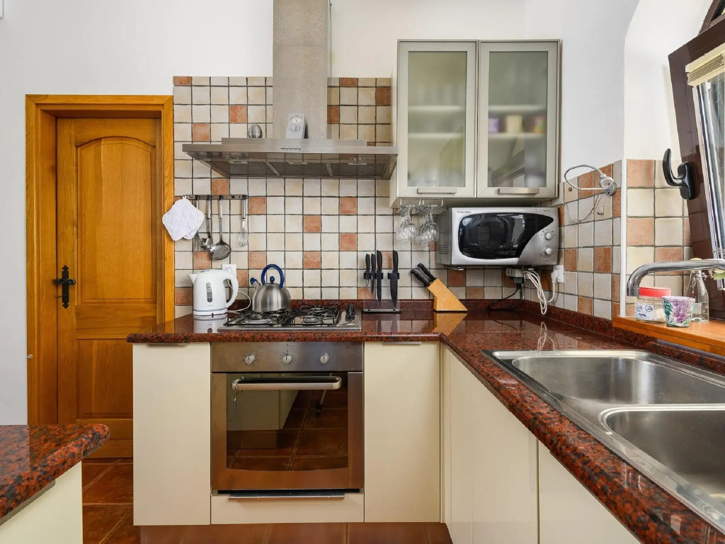 Large villa with private swimming pool and enclosed garden