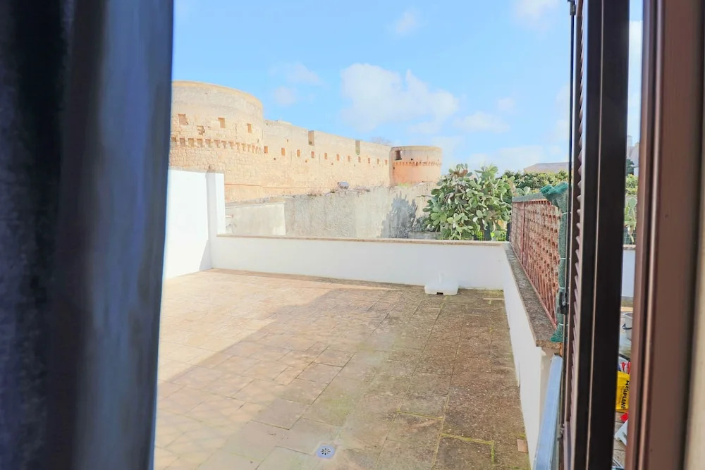 Flat Desirè Close To Beaches with Sight Castle, Terrace, Wi-Fi