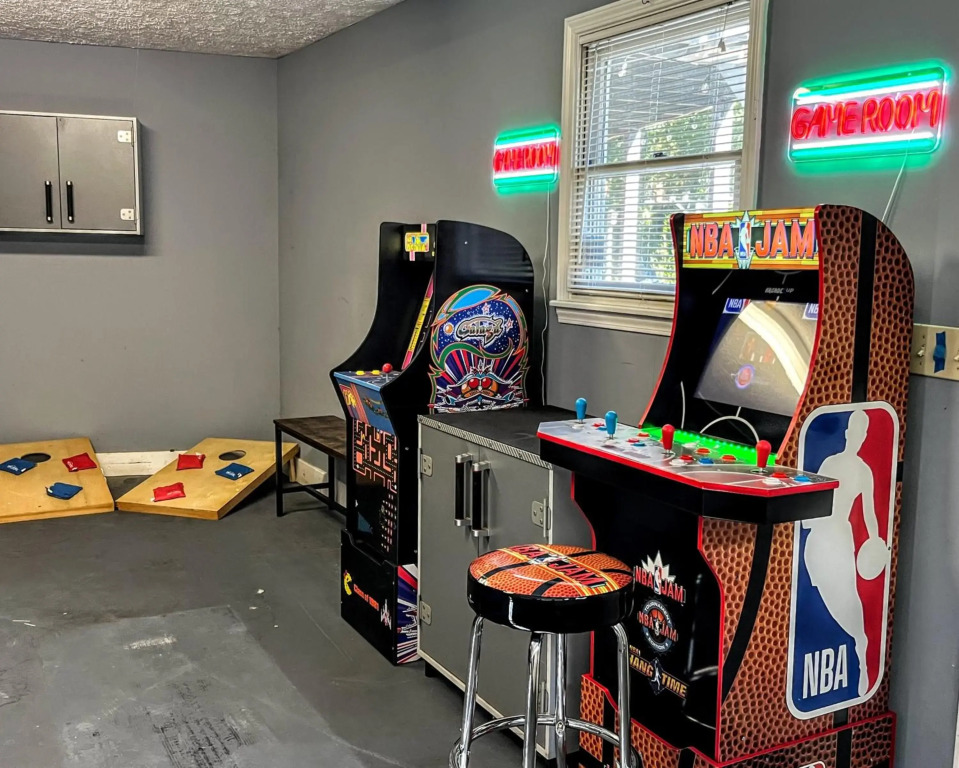 Ole Smoky BnB - Game Room, Hot Tub, Mtn Views!