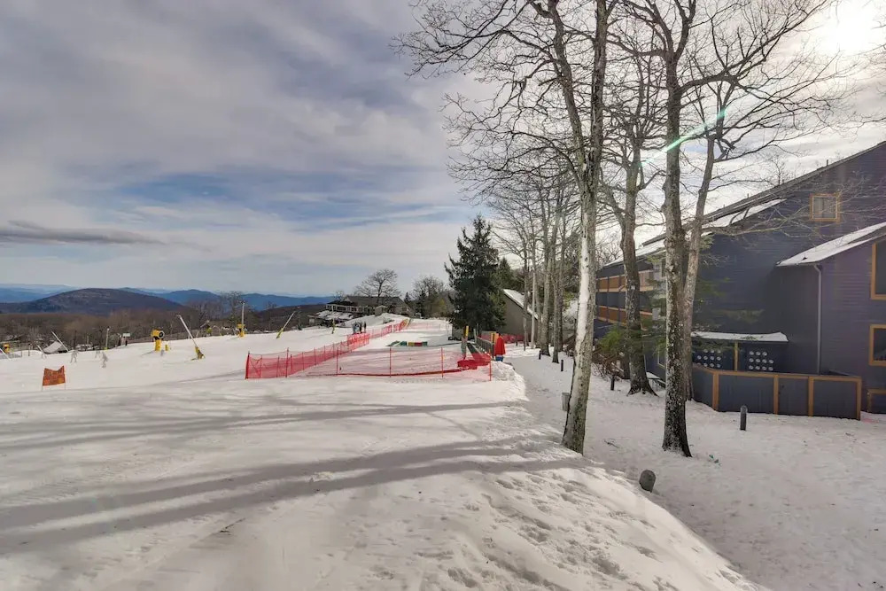 Ski-in Ski-out Wintergreen Condo w/ Balcony