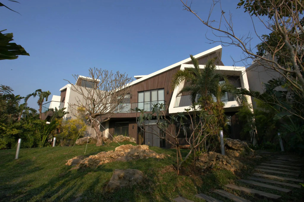 The House 15
