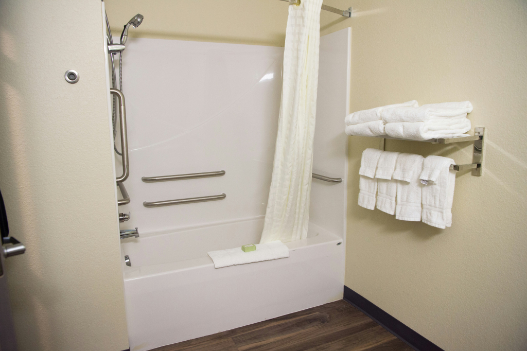 Cobblestone Inn & Suites - Forest City