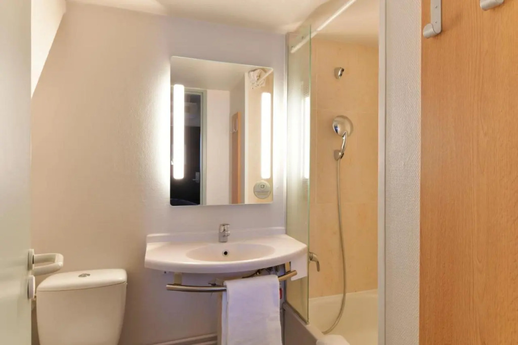 B&B HOTEL Clermont-Ferrand Le Brézet Aéroport