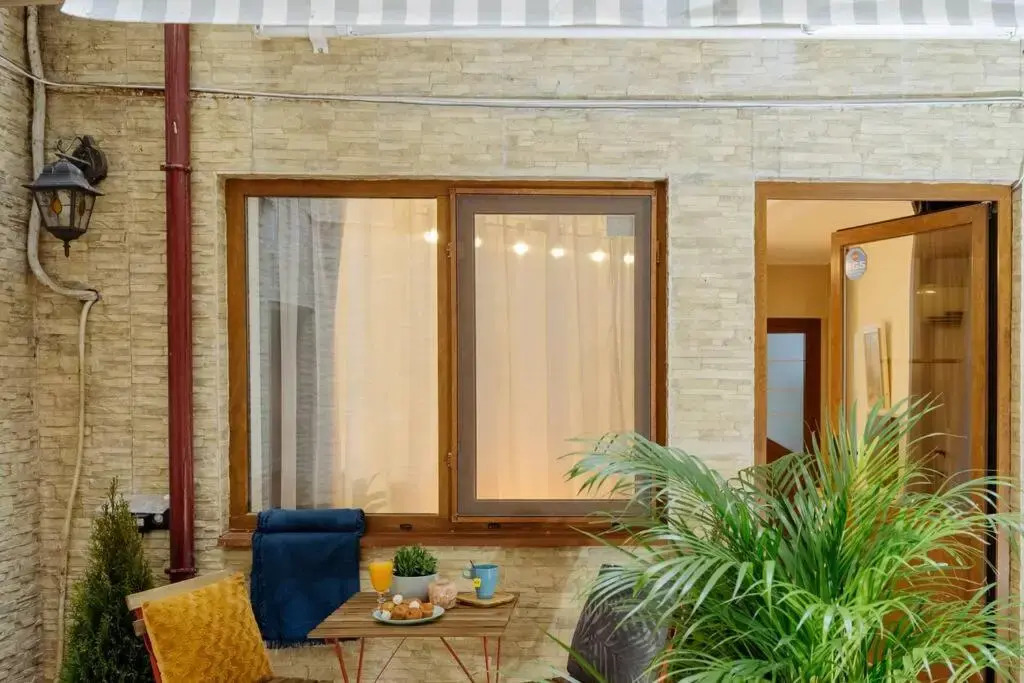 Studio with private terrace next to Cișmigiu