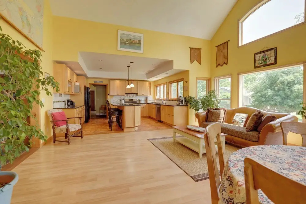 'lockes Glen' - Lakefront Geneva Getaway w/ Dock!