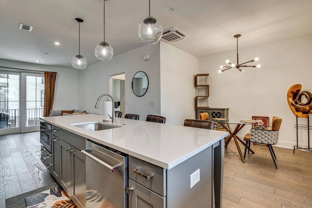 1 Mi Decatur Square New Condo Walkable to Marta