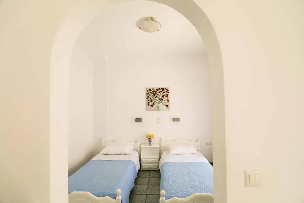 Finikas Santorini