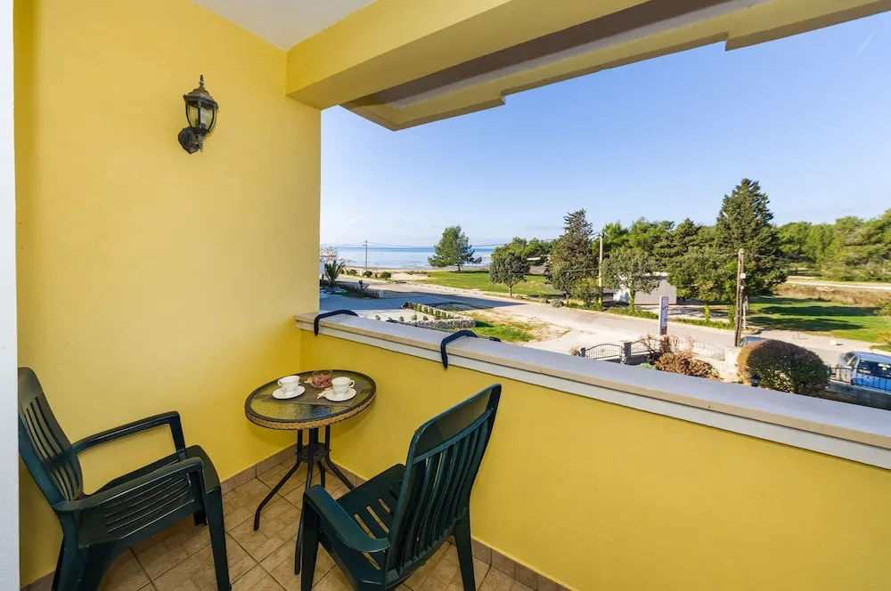 Beachfront Apartment Mareo 5