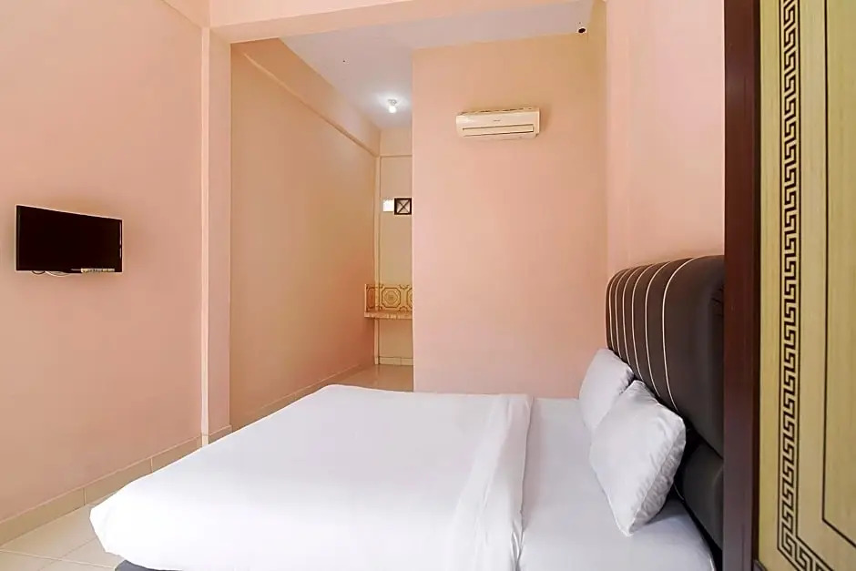 OYO Life 2888 Nayni Kost