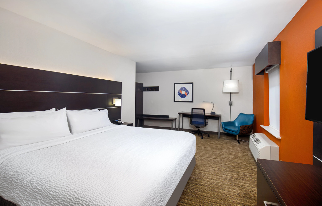 Holiday Inn Express & Suites Locust Grove by IHG