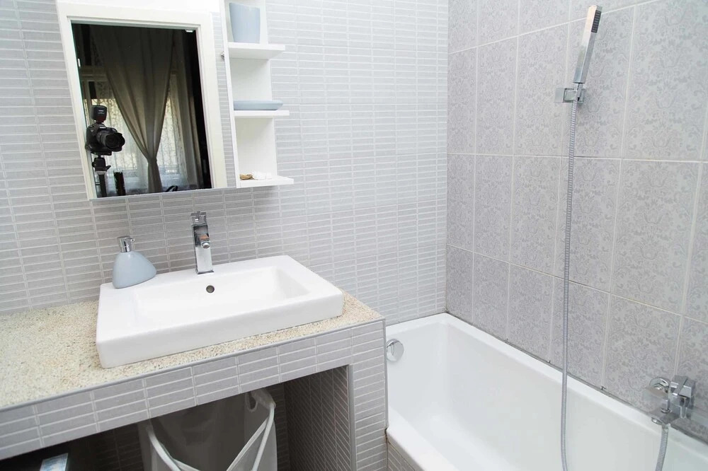 Two Bedroom Suites Near The Parliament