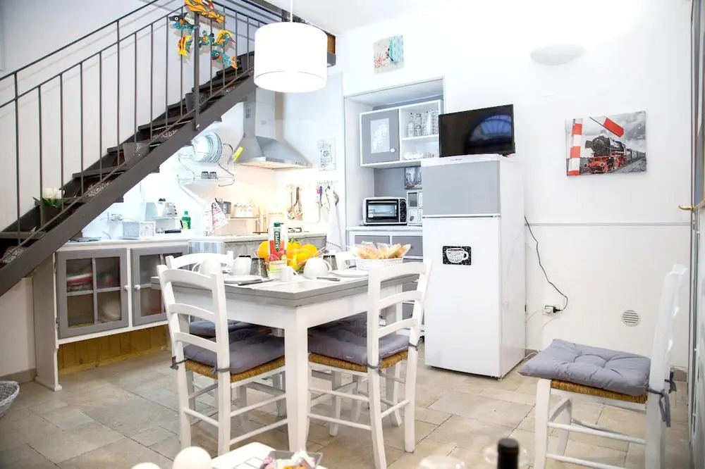 Apartment with One Bedroom in Palermo, with Balcony And Wifi - 9 Km From the Beach