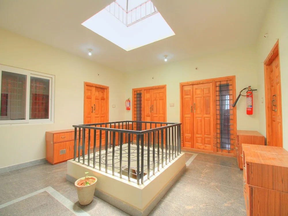 OYO 15856 Home 2BHK Near Rock Beach