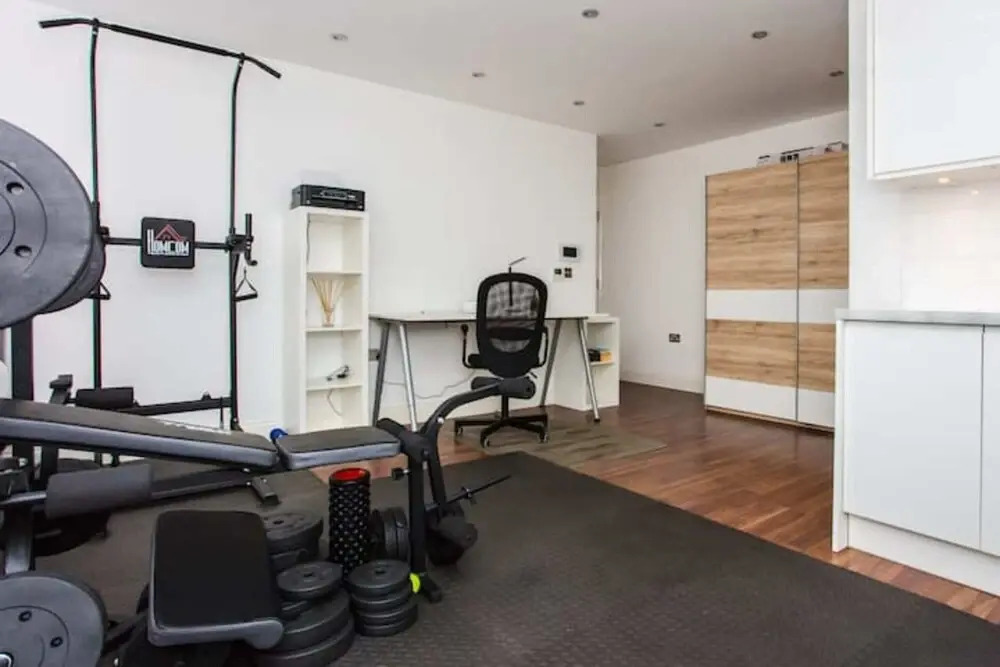 Energised Apartment With Gym in Brent Park