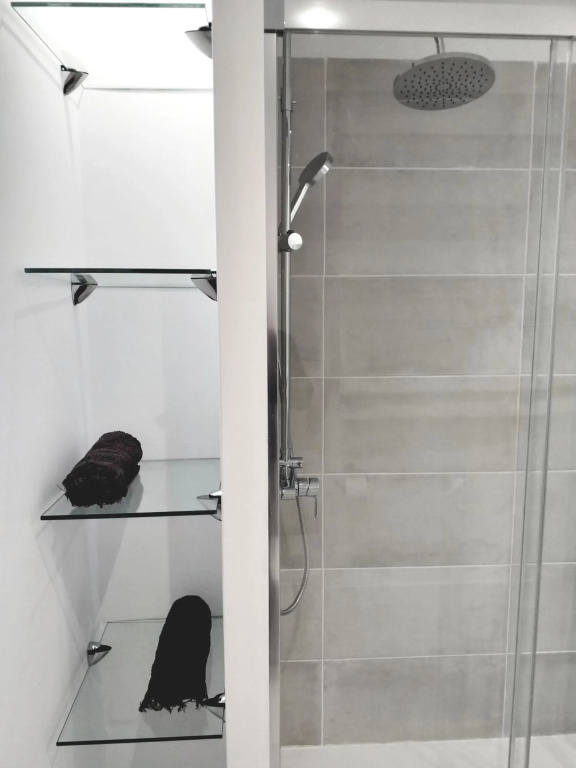 LARGE Apartment with large and sunny Terrace - Garden & Outdoor Gym, ALICANTE CENTER
