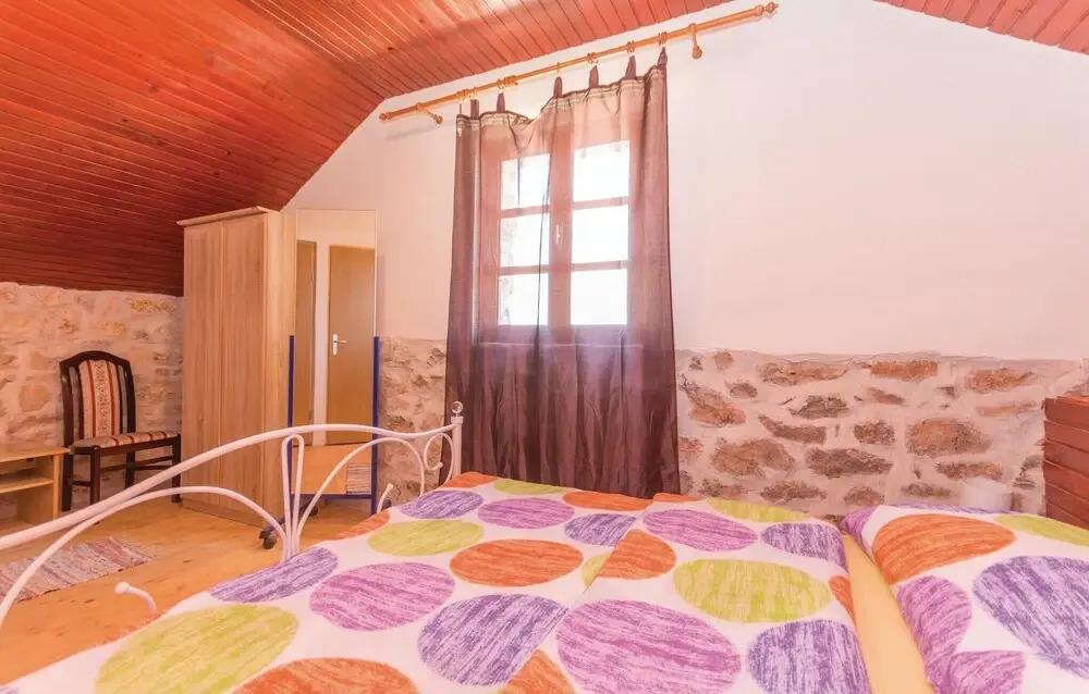 Amazing Home in Lisane Tinjske With 4 Bedrooms, Wifi and Outdoor Swimming Pool
