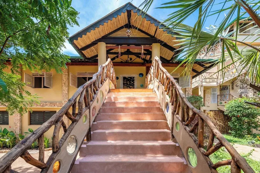 Tombo House