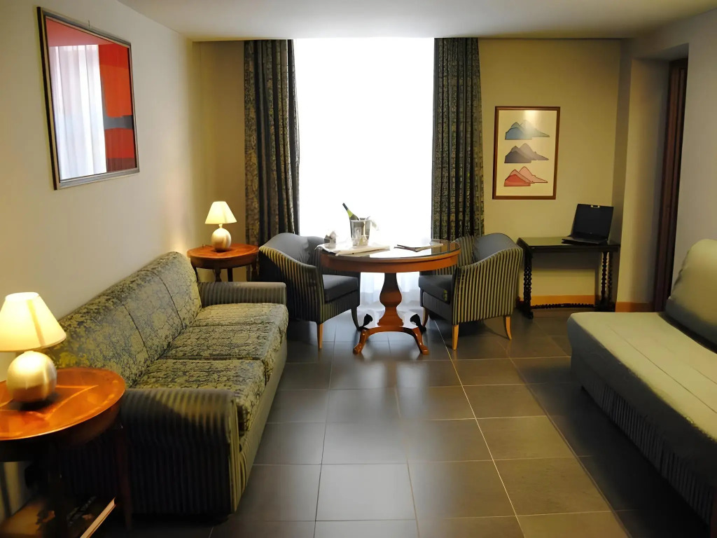 Hotel Diplomatic