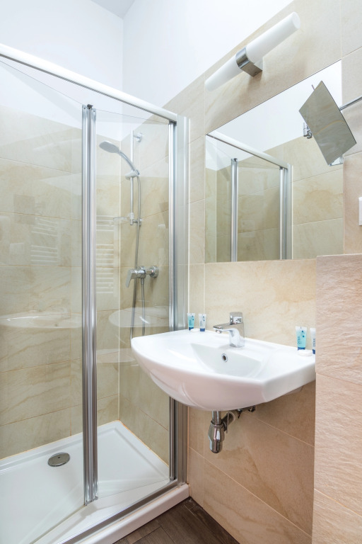 G12 Aparthotel