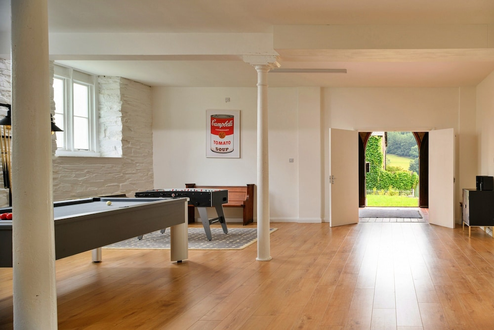 5 Bedroom Holiday Home in Dinas Mawddwy, No Deposit