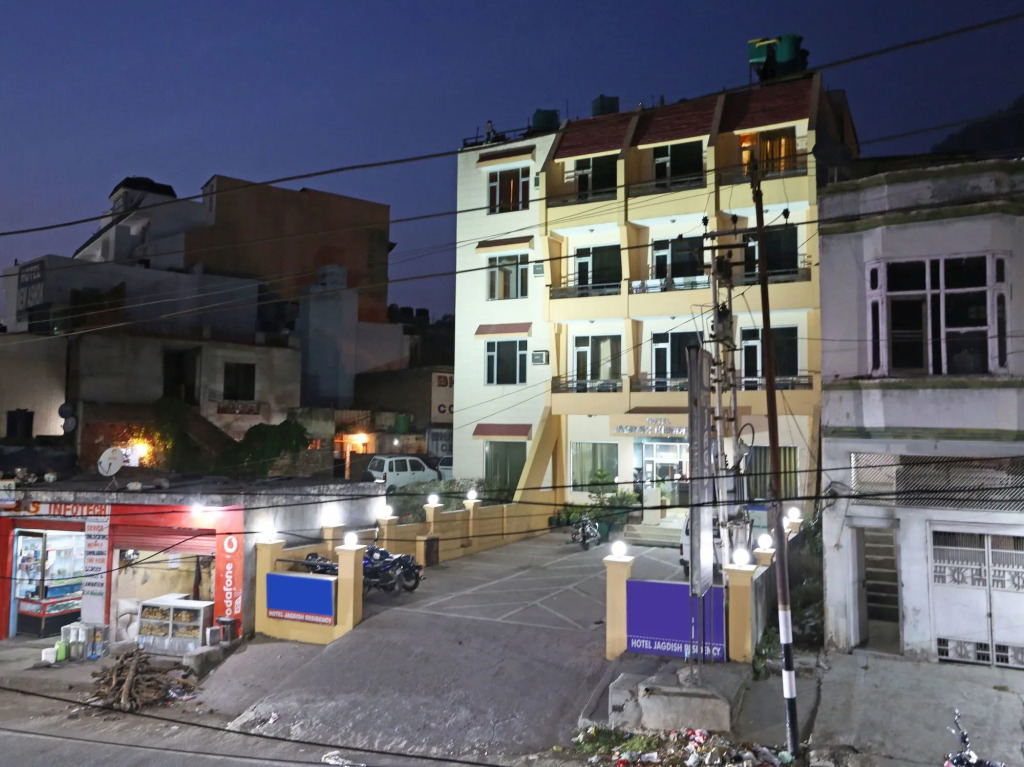 OYO 7358 Hotel Jagdish Residency
