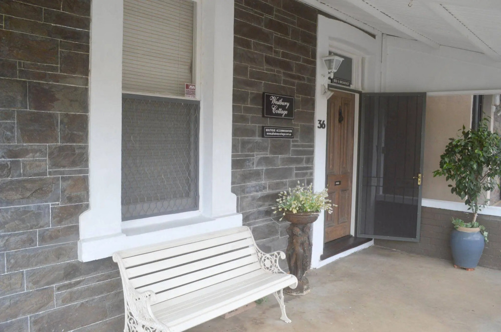 Westbury Cottage B & B