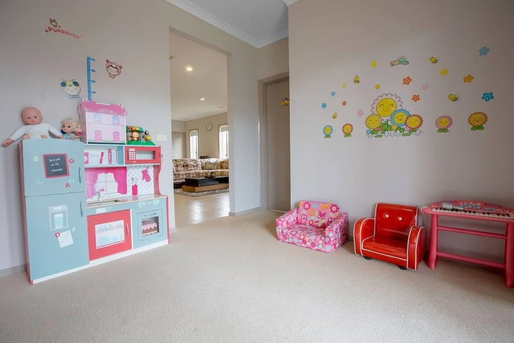 Gorgeous 4BR Home in Point Cook