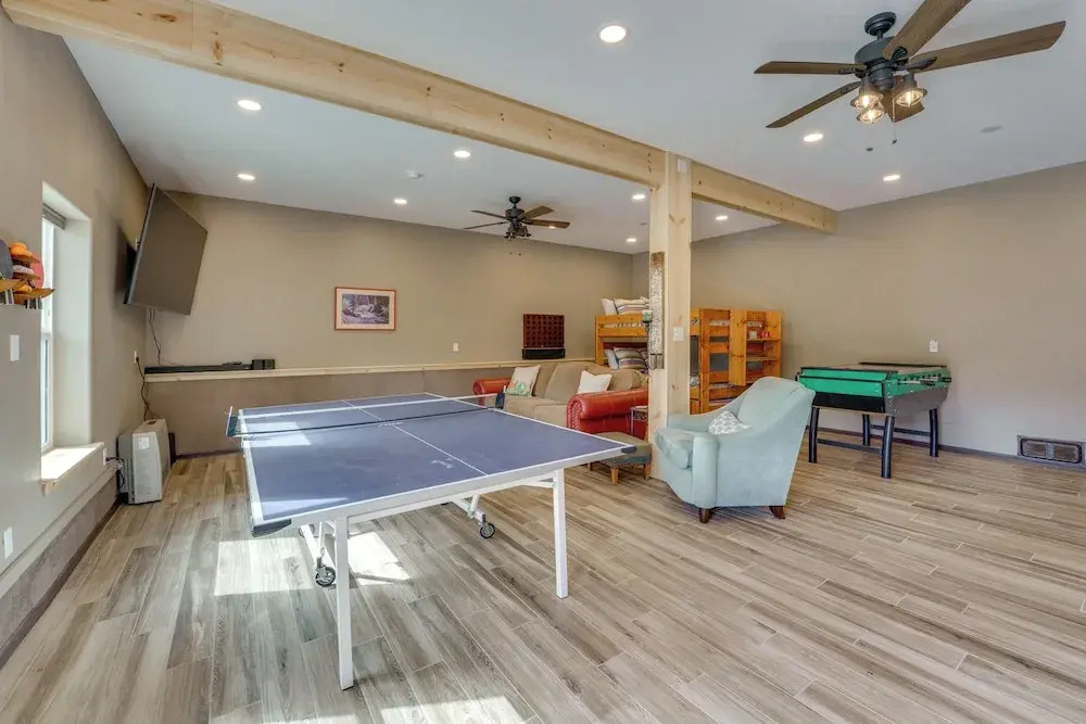 Walk to Main St: 'mountain Creek Home' w/ Gameroom