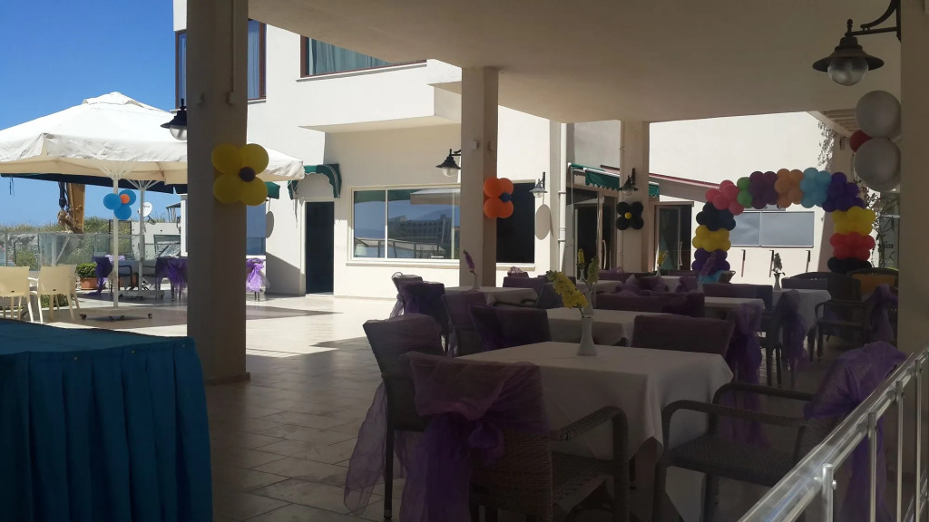 Ladies Beach Hotel