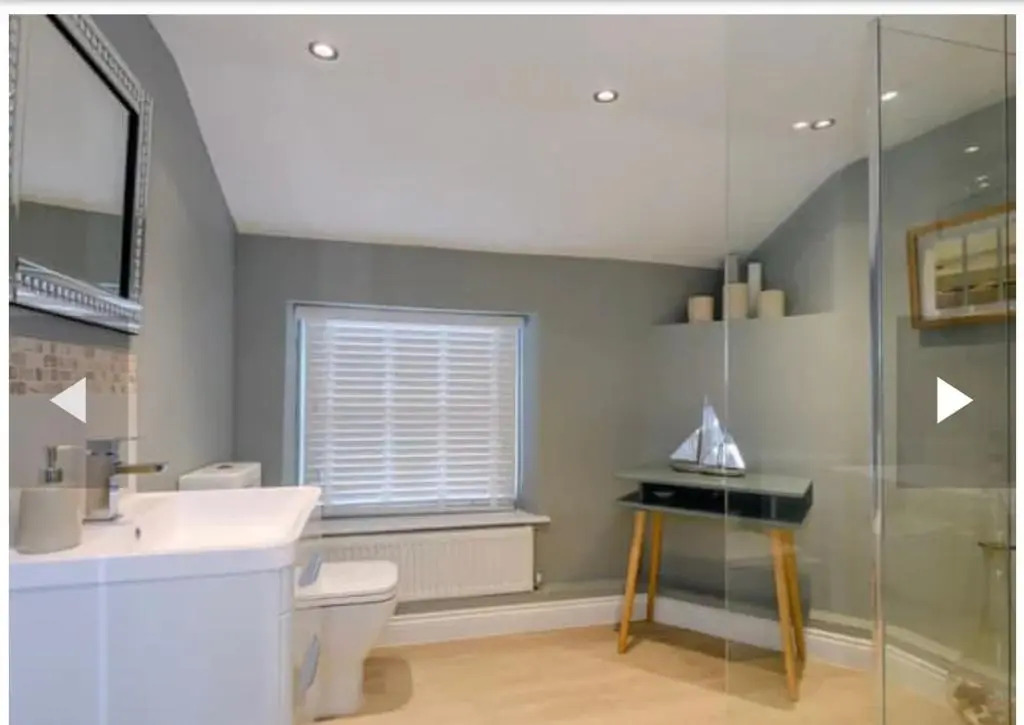 West Cottage. Central, beautiful, 2 mins to beach