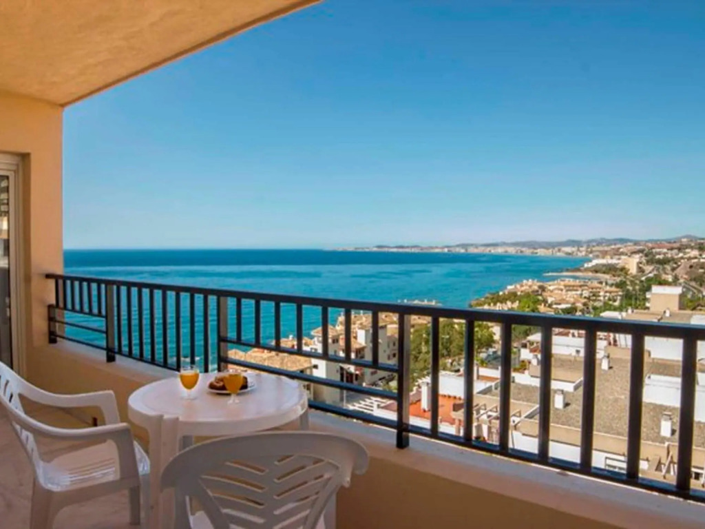 Pleasant apartment in Benalmadena near Playa Beach