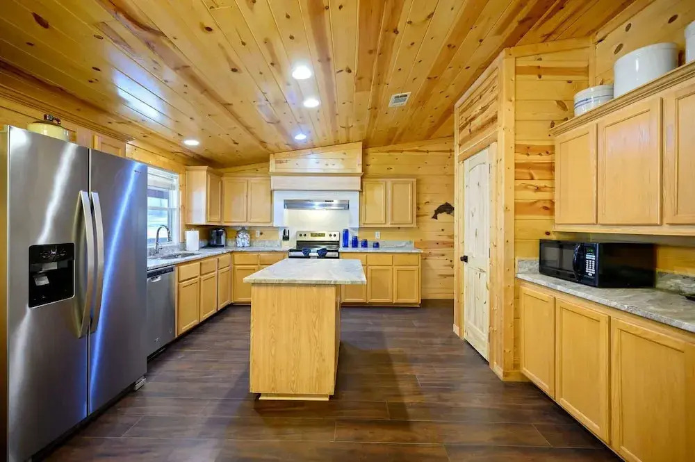 Outlaw Rose Cabin for 8!