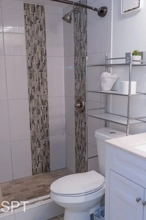 Luxe 1 bedroom Walk to Beach Pool 1 Bedroom Home by RedAwning