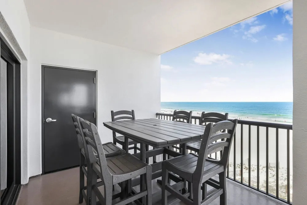 Palms 404- 4th Floor Corner-unit Beachfront 3 Bedrooms 3 Baths Sleeps 8