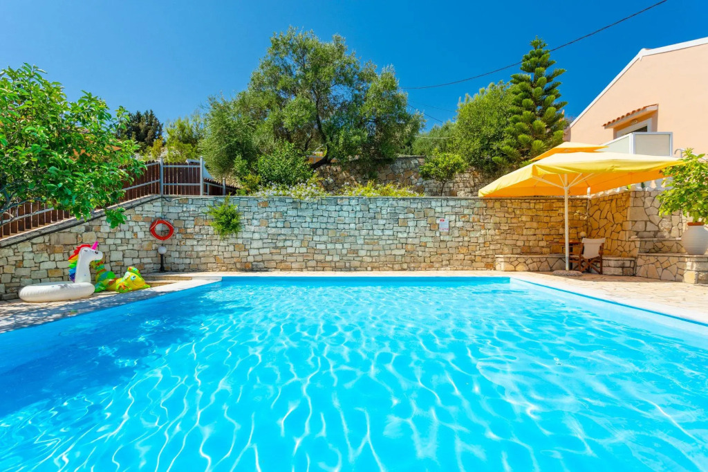 Dolphin Villa 2 Swimming Pool Walk to Beach Sea Views A C Wifi - 581