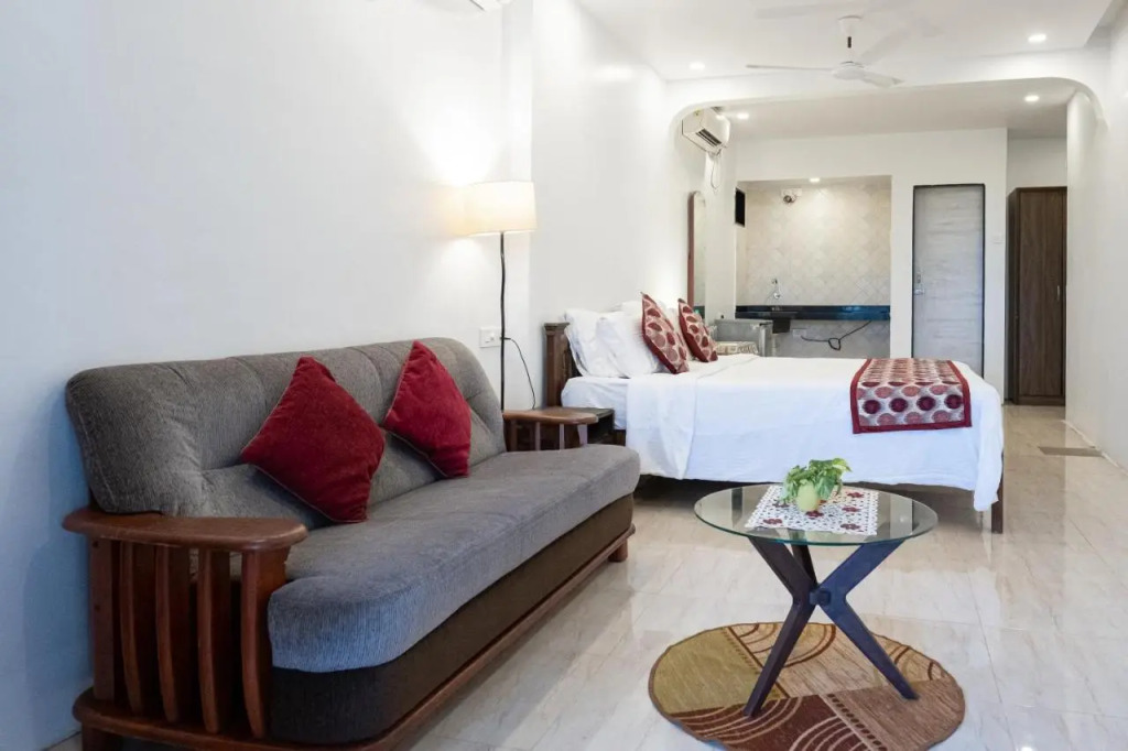 SHANUS SEASIDE INN - A Family-Run Guesthouse just 100 metres from Candolim Beach
