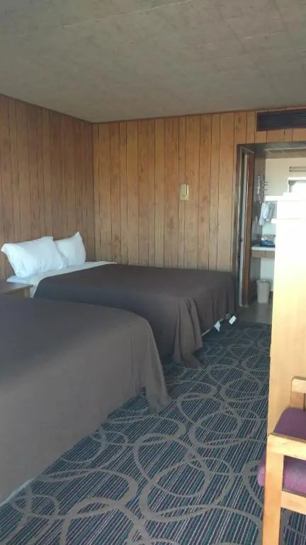 First Inn By OYO Quinter Hwy 70