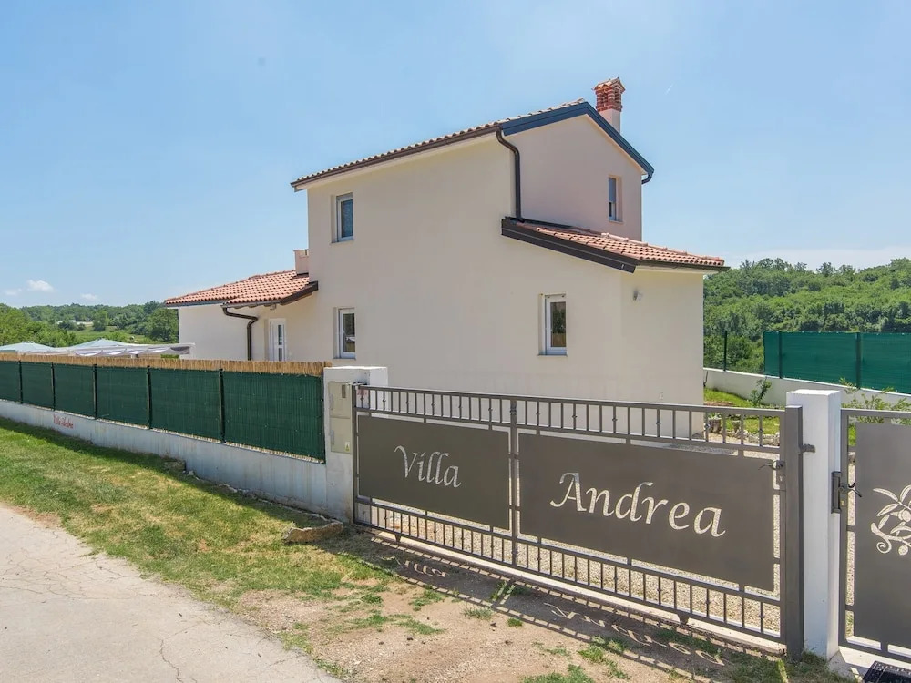Modernly Equipped Holiday House Near Rovinj With Private Pool for 6 Person