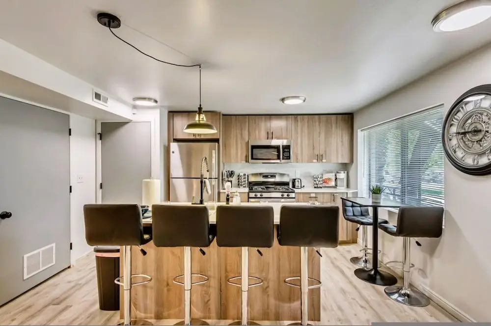 Charming 2BR w King Queen Close to SLC