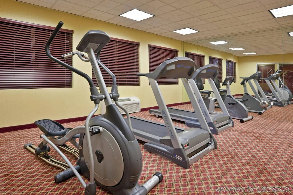 Holiday Inn Express & Suites Detroit - Farmington Hills by IHG