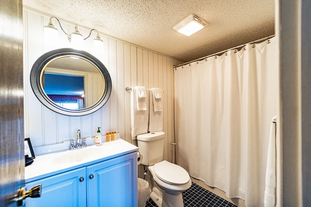 Buoyant Place Hang Out 2 Private Studio Homes!
