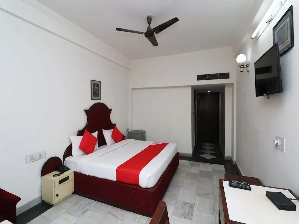 Hotel Mid Town By OYO Rooms